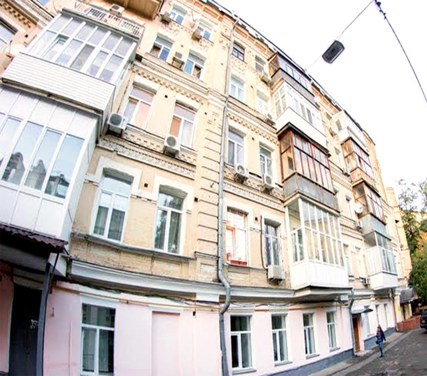 Status Guesthouse Киев Экстерьер фото