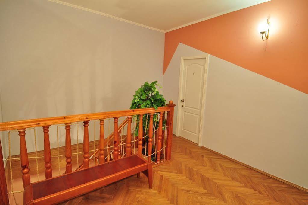 Status Guesthouse Киев Экстерьер фото