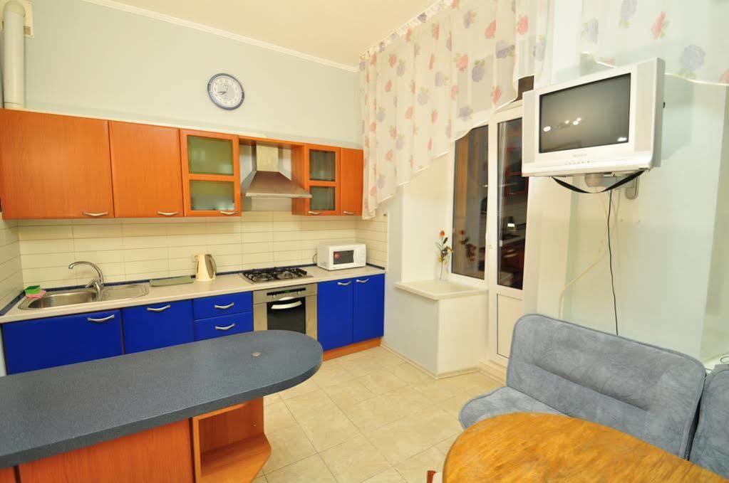 Status Guesthouse Киев Экстерьер фото